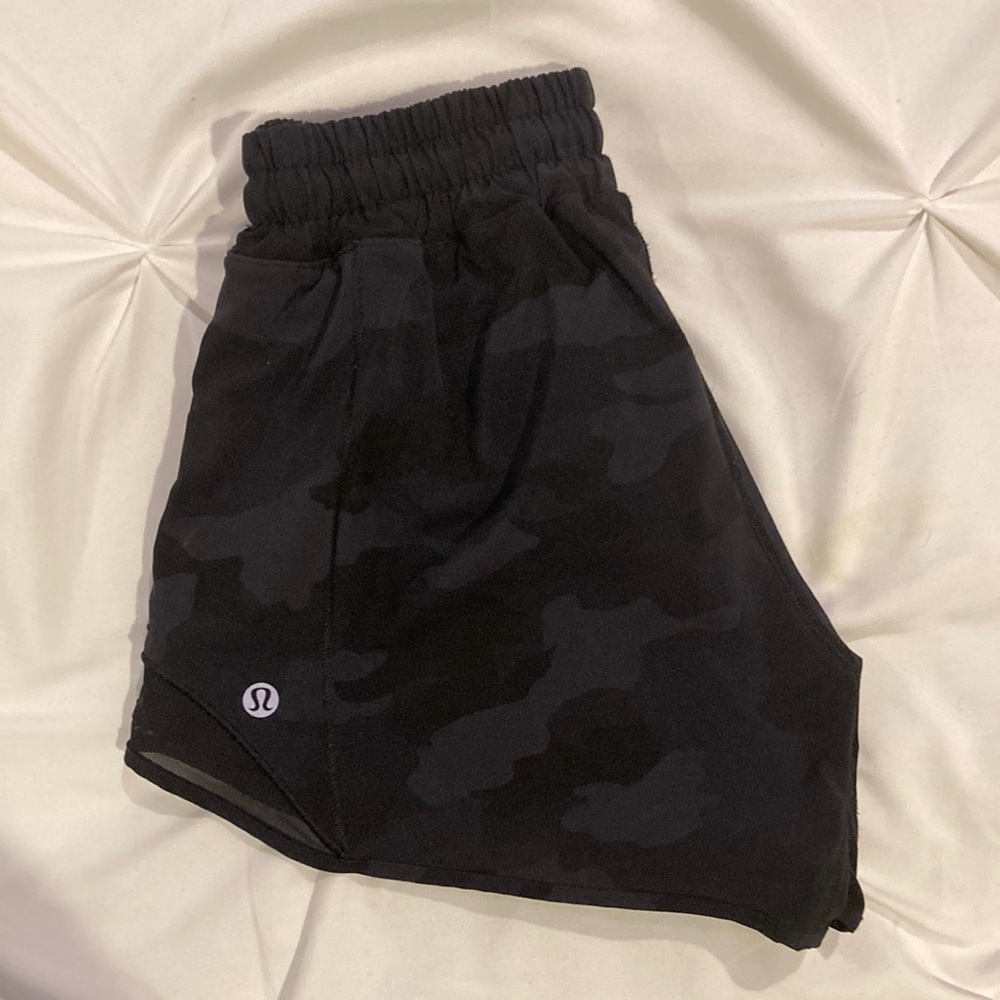 LULULEMON Black Camo Hotty Hot Shorts